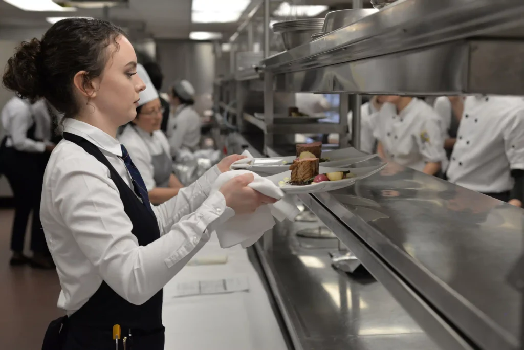 Trabajo De Camarero En Canada