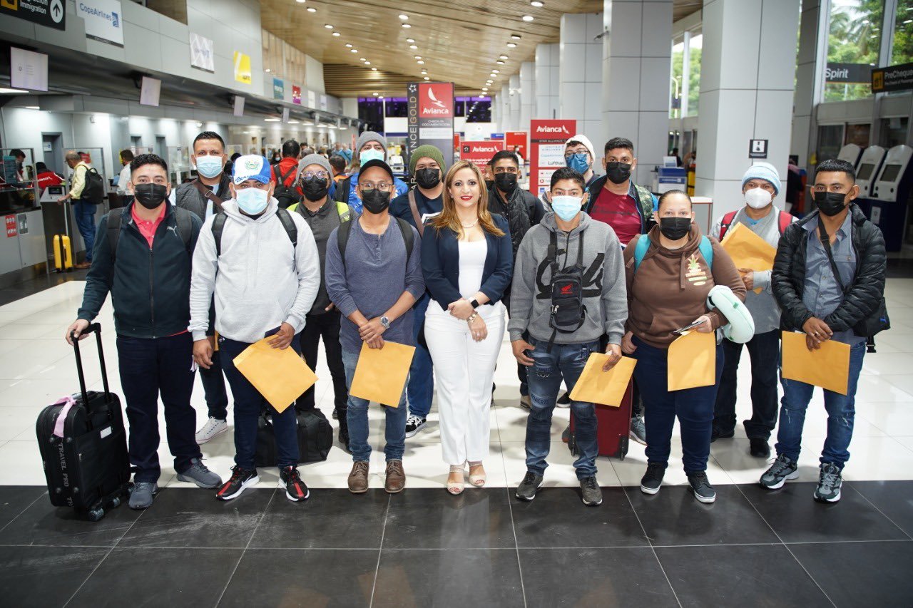 guatemaltecos que ahora trabajan en Canadá